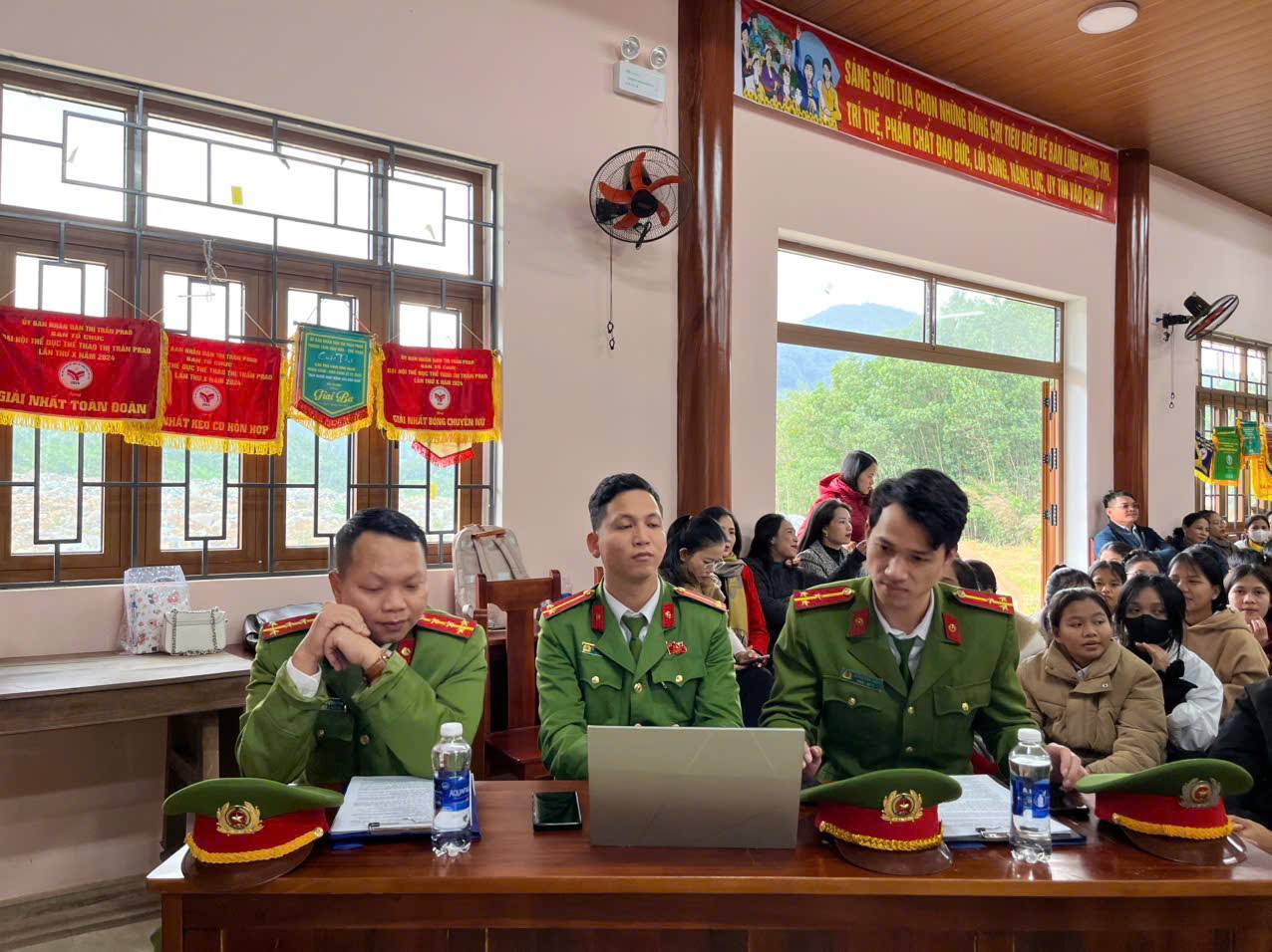 anh tin bai